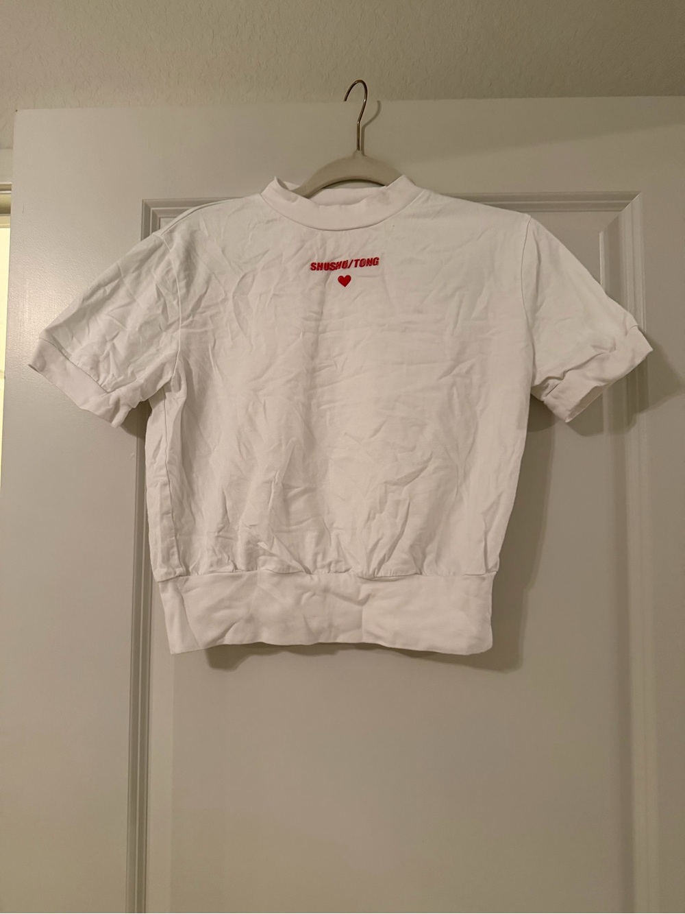 Shushu/Tong White Short-Sleeve Crewneck Top with Red Heart